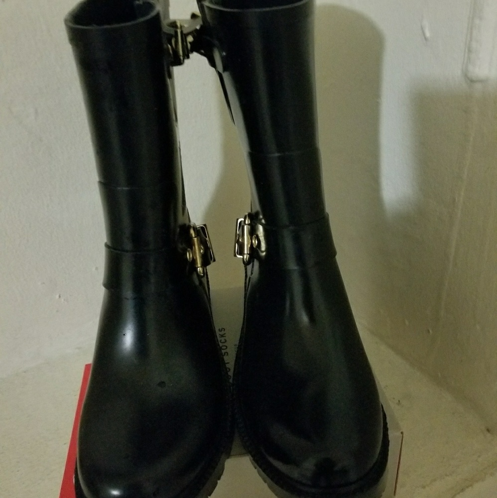 Vince camuto rain boots size 5 exellent condititio